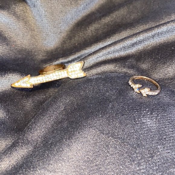 Jewelry - 🌟2 cute Arrow rings